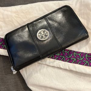 NWT Tory Burch Wallet - Black